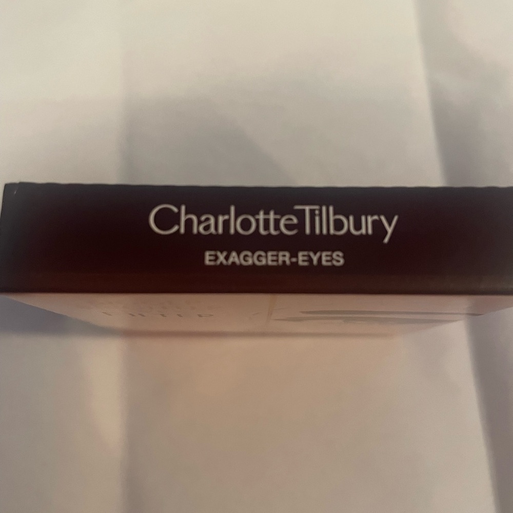 Charlotte Tilbury Exagger-Eyes Bigger Brighter Luxury Eyeshadow Palette - Picture 8 of 10